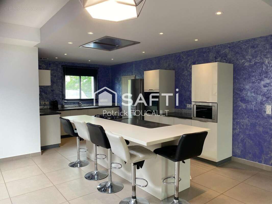 Photo 6 - Maison à LUSIGNAN