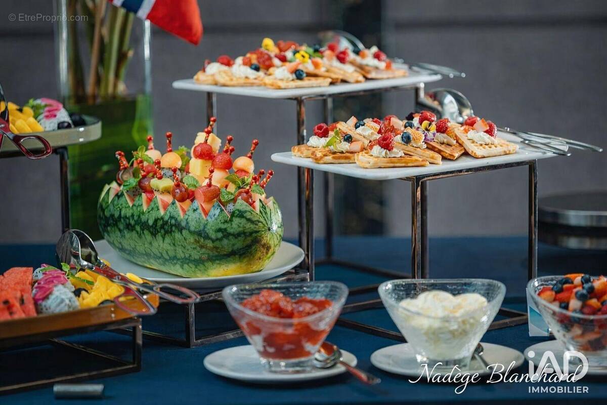 Photo 1 - Commerce à SURGERES