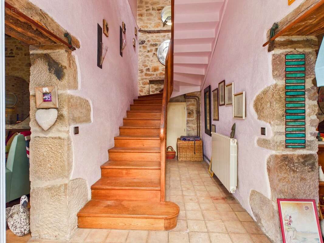 École restaurée du Quercy à couper le souffle près de Najac, avec gîte spacieux et piscine - photo 8