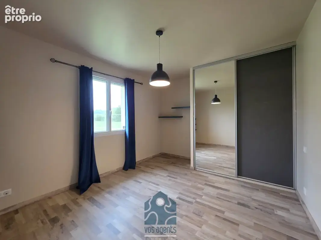 Maison T5 avec piscine, double garage, terrasse couverte, pergola et dépendances - photo 7