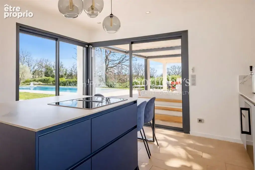 Propriété contemporaine de 250 m² sur un terrain arboré de 4 000 m² - photo 7