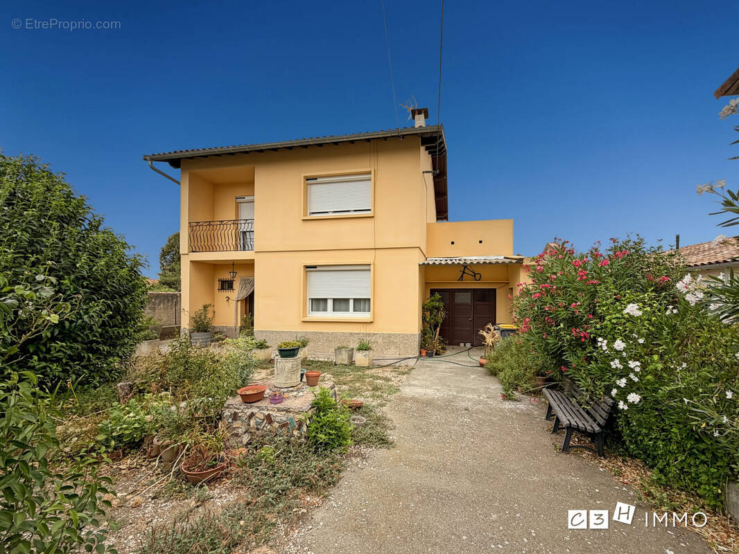 Maison à MAUZAC