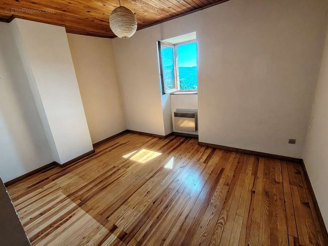 Maison en pierres à vendre 7 pièces SAINT MARTIN DE VALAMAS (07) - photo 8