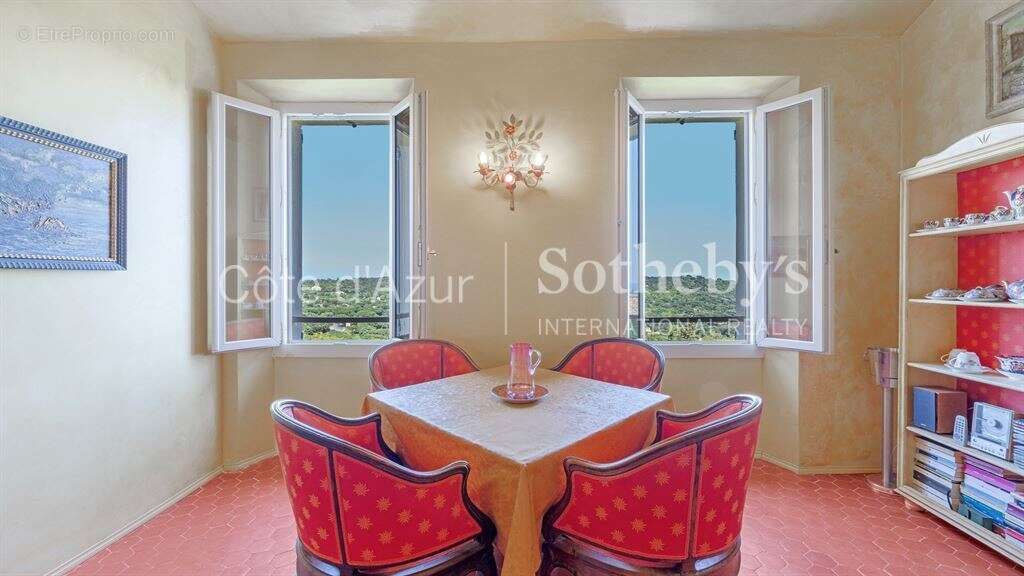 Appartement duplex 4 pièces vue mer, au cœur du village historique de Ramatuelle – Exclusivité - photo 2