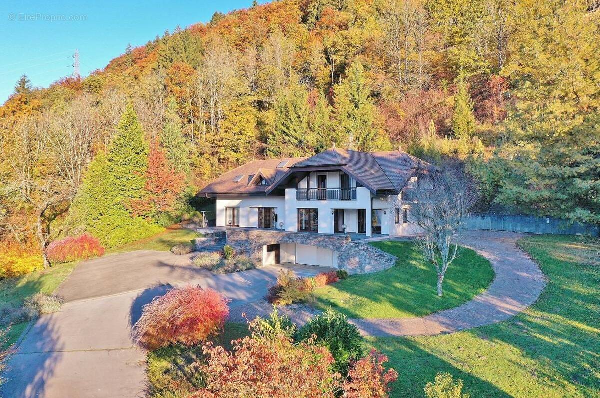 Maison à CHATILLON-SUR-CLUSES