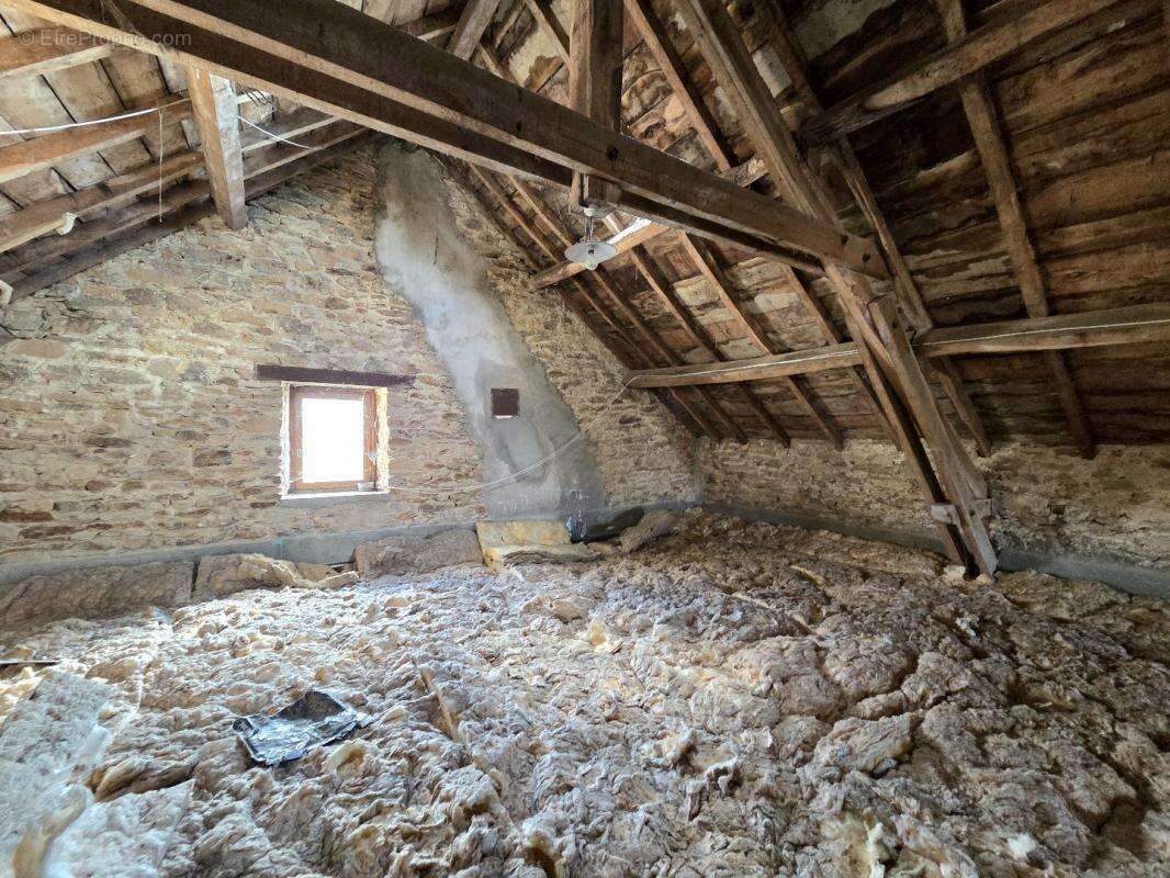 Maison à COMPS-LA-GRAND-VILLE