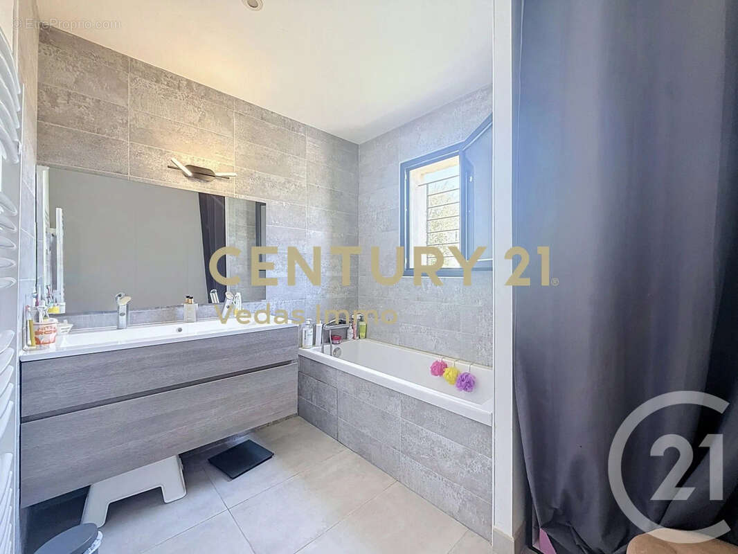 Maison 115 m² à Saussan  - photo 12
