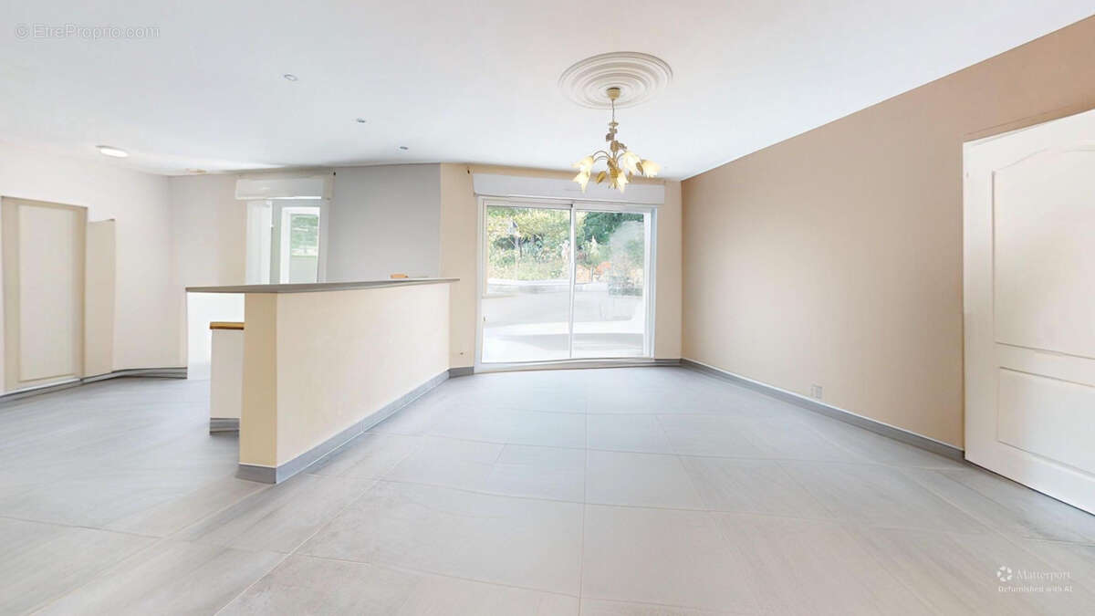 Exclusivité,     Aux portes d'Amboise   Belle maison familiale sur un terrain paysager de 3 011 m22 avec dépen - photo 5