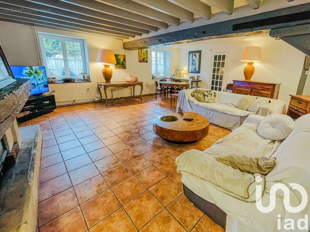 Maison 230 m² à Villeneuve-Le-Comte  - photo 3