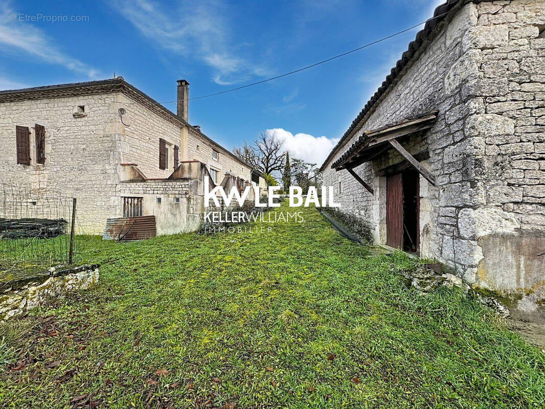 Maison à MONTAIGU-DE-QUERCY