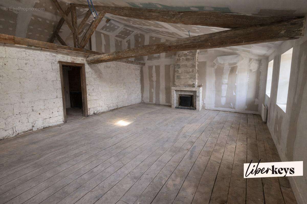 Maison de caractère rénovée – Hyper centre de Gaillac – 238 m² habitables – Jardin - photo 12