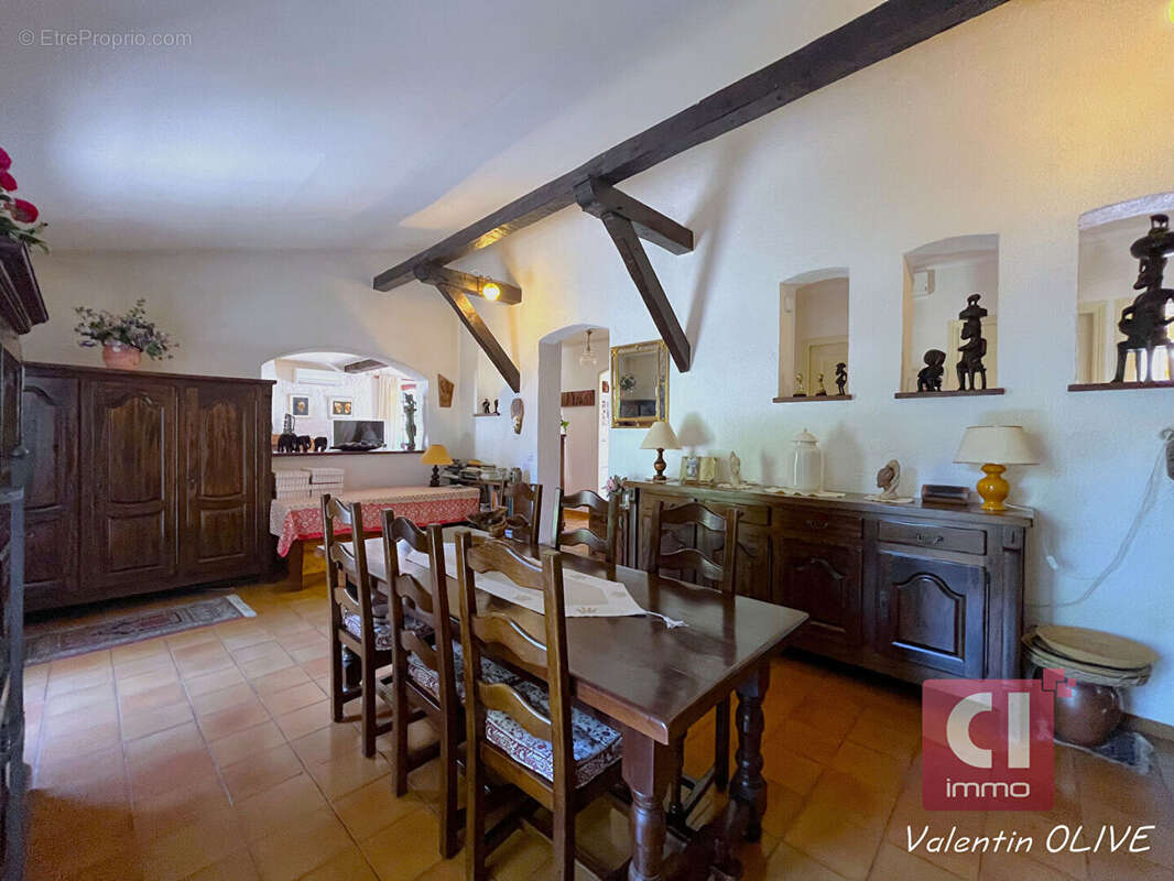 Maison à MEOUNES-LES-MONTRIEUX