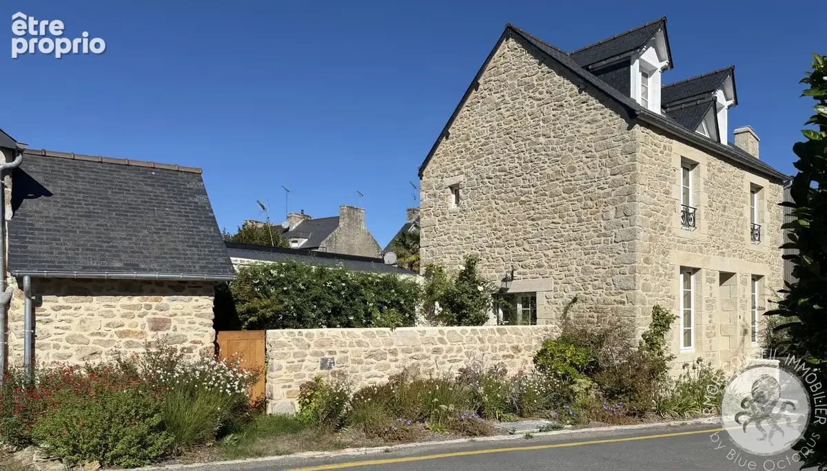 Maison rénovée en centre-bourg et proche plage - photo 2
