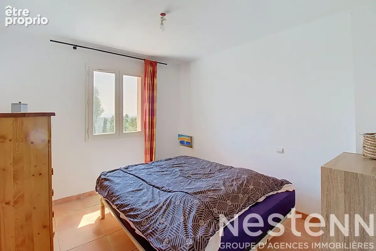 A VENDRE DRAGUIGNAN sur les hauteurs - Maison T5 4 chambres, piscine, terrain plat - photo 11
