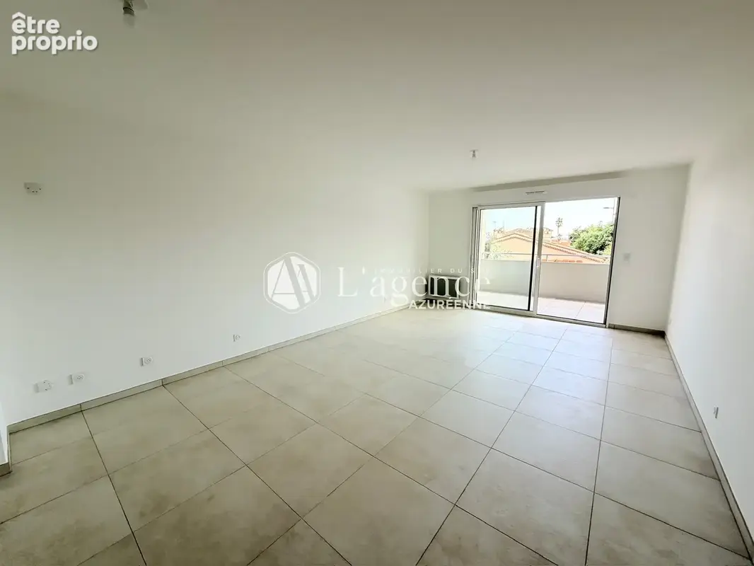 Saint-Laurent-Du-Var, appartement neuf terrasse - piscine - stationnements - photo 2