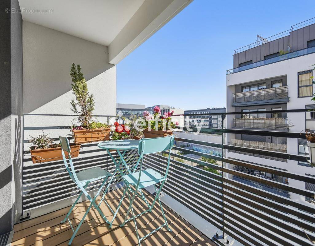 Appartement à COURBEVOIE