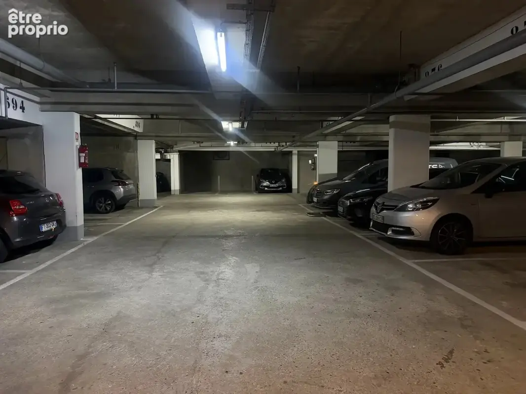 Photo Parking à Paris-10e au prix de 16 900€