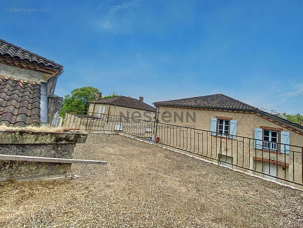 Maison à SEISSAN