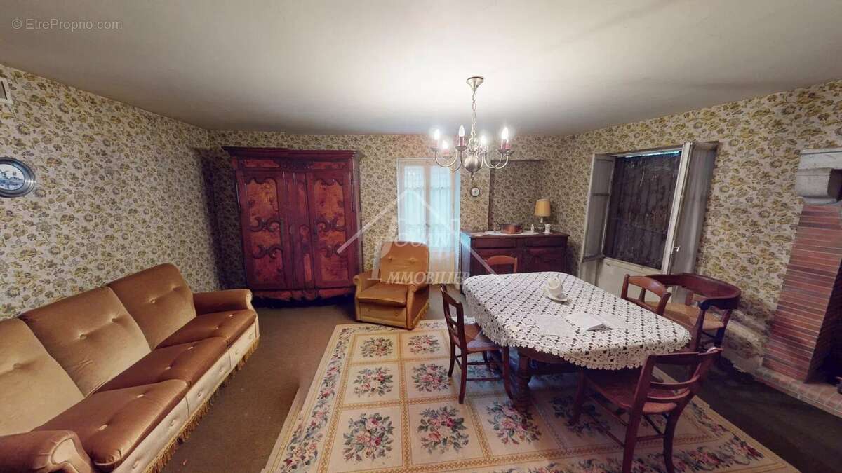 Maison à BELLENAVES