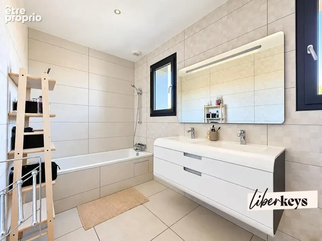 OLIVET Centre (45160) – Maison 250 m², 5 chambres, piscine chauffée et grand garage - photo 17