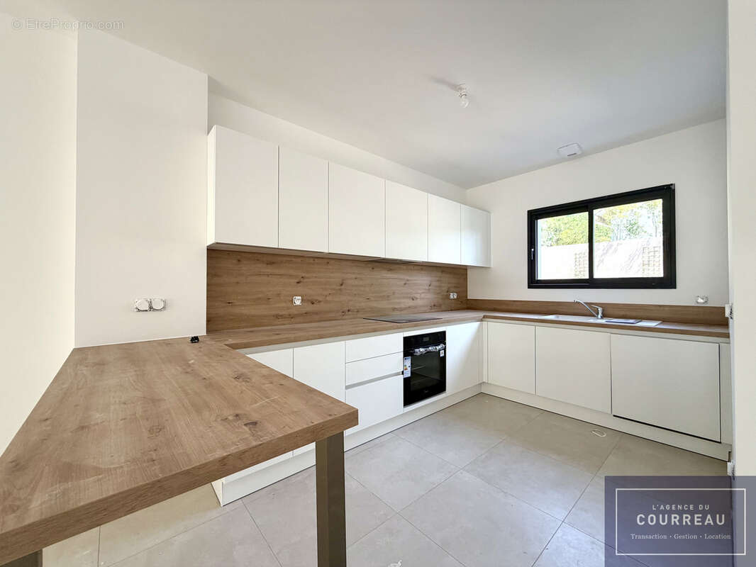 Villa F4 en R+1 neuve de 126 m2 avec jardin et stationnement - photo 3