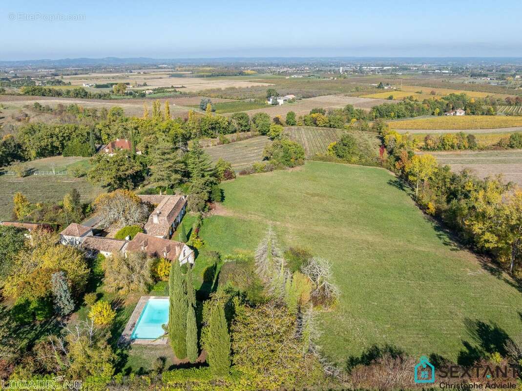 3 maisons en pierres, chartreuse, colombier et périgourdine, chai, dépendances, piscine sur 3 Ha - photo 2