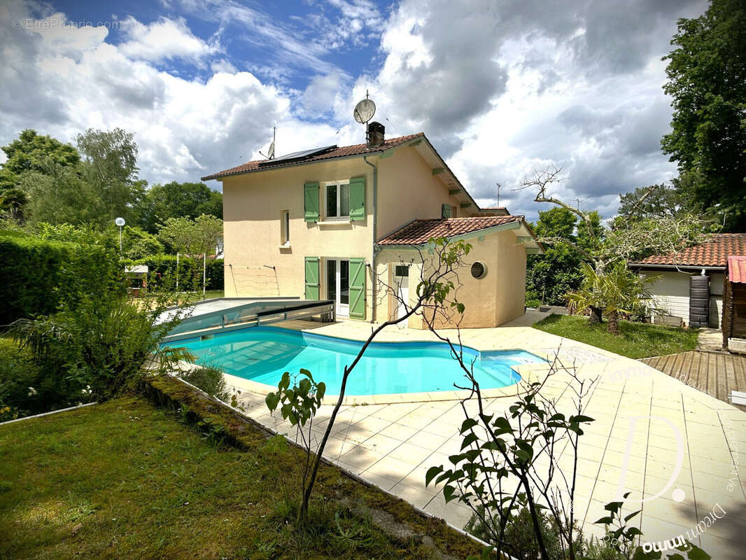 Maison à SAINT-PIERRE-DU-MONT