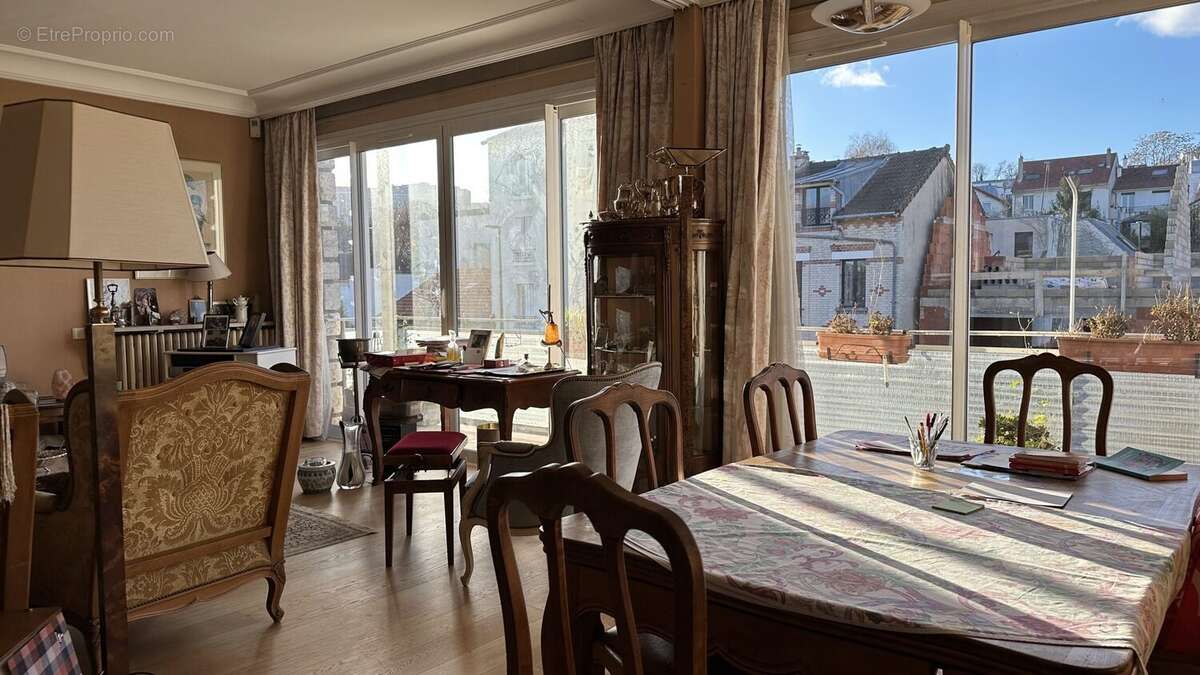 Appartement à SURESNES