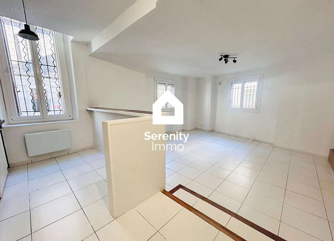 Appartement à MARSEILLE-5E