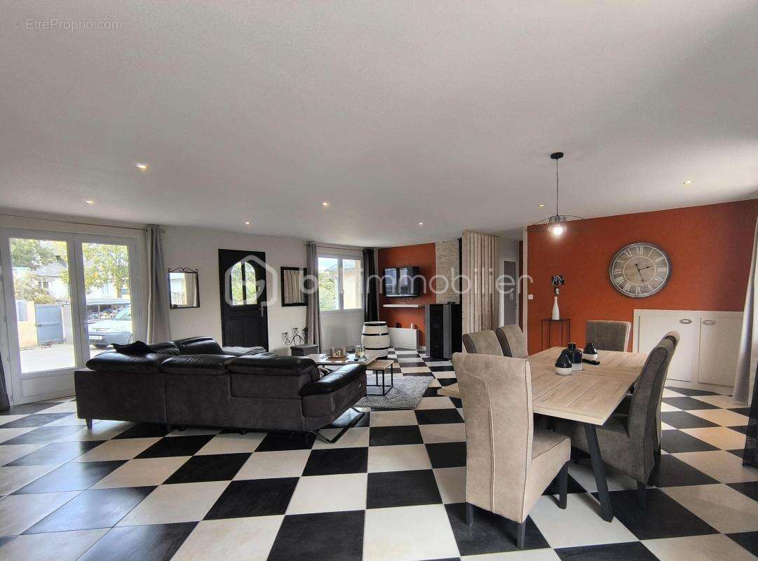 Maison à CHASNE-SUR-ILLET