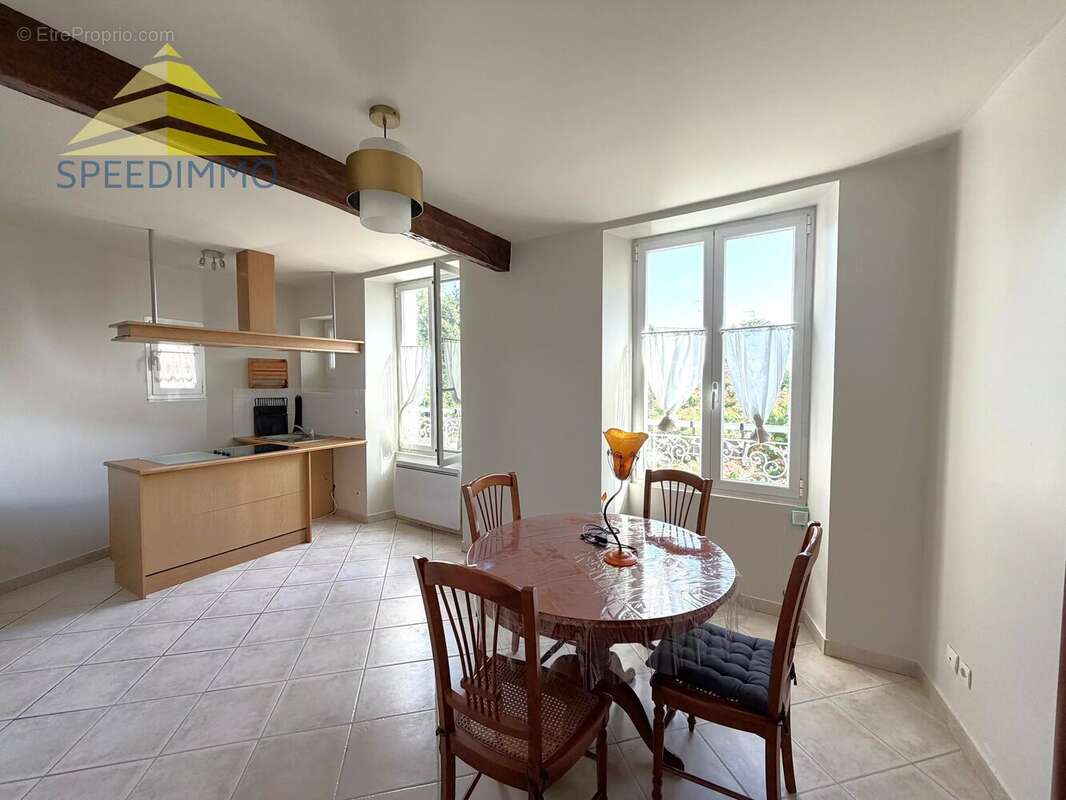 Appartement à MANDRES-LES-ROSES