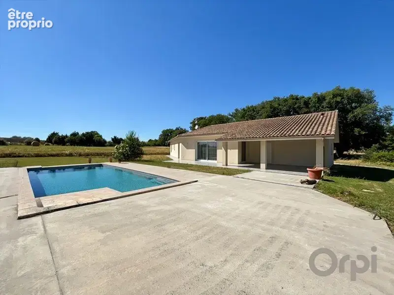 En campagne, avec vue, sur un terrain proche de 3000 m², agréable maison individuelle de plain pied avec garage et piscine - photo 5