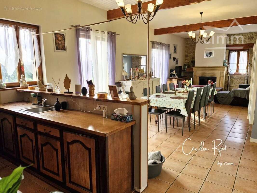 Maison à SAINT-CHRISTOLY-DE-BLAYE