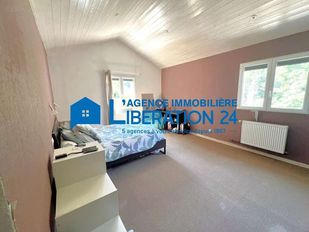 Maison à LE CHAMBON-FEUGEROLLES