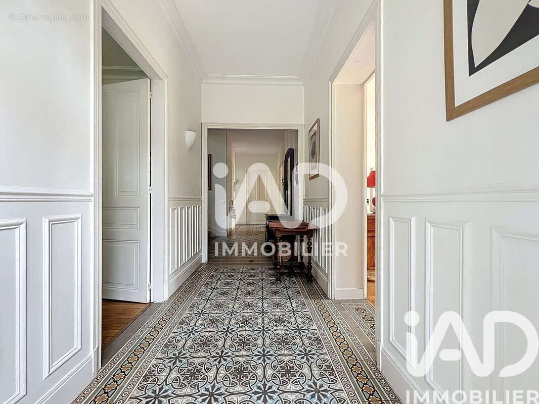Maison 266 m² à Tournan-En-Brie  - photo 8