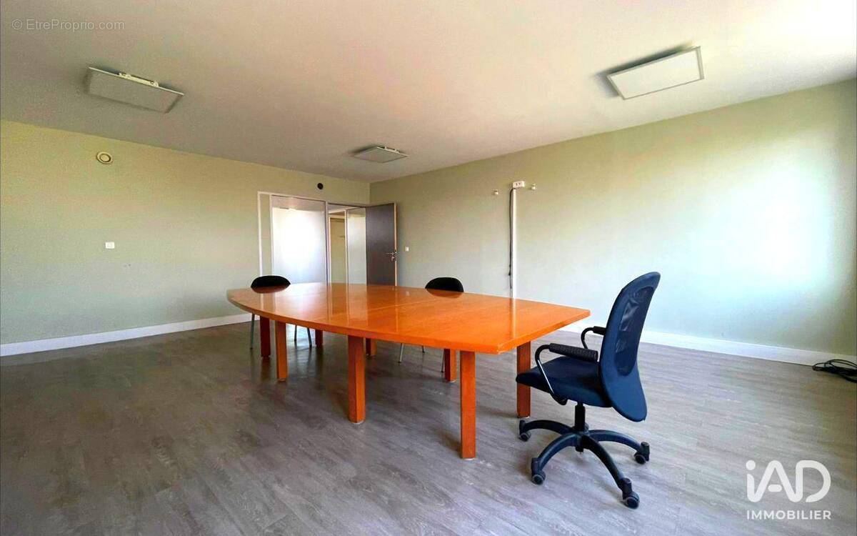 Photo 1 - Commerce à COURCOURONNES