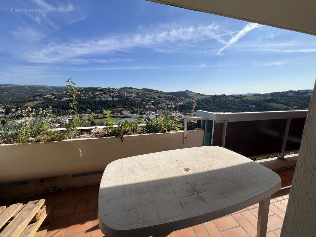 Appartement à SAINT-PRIEST-EN-JAREZ