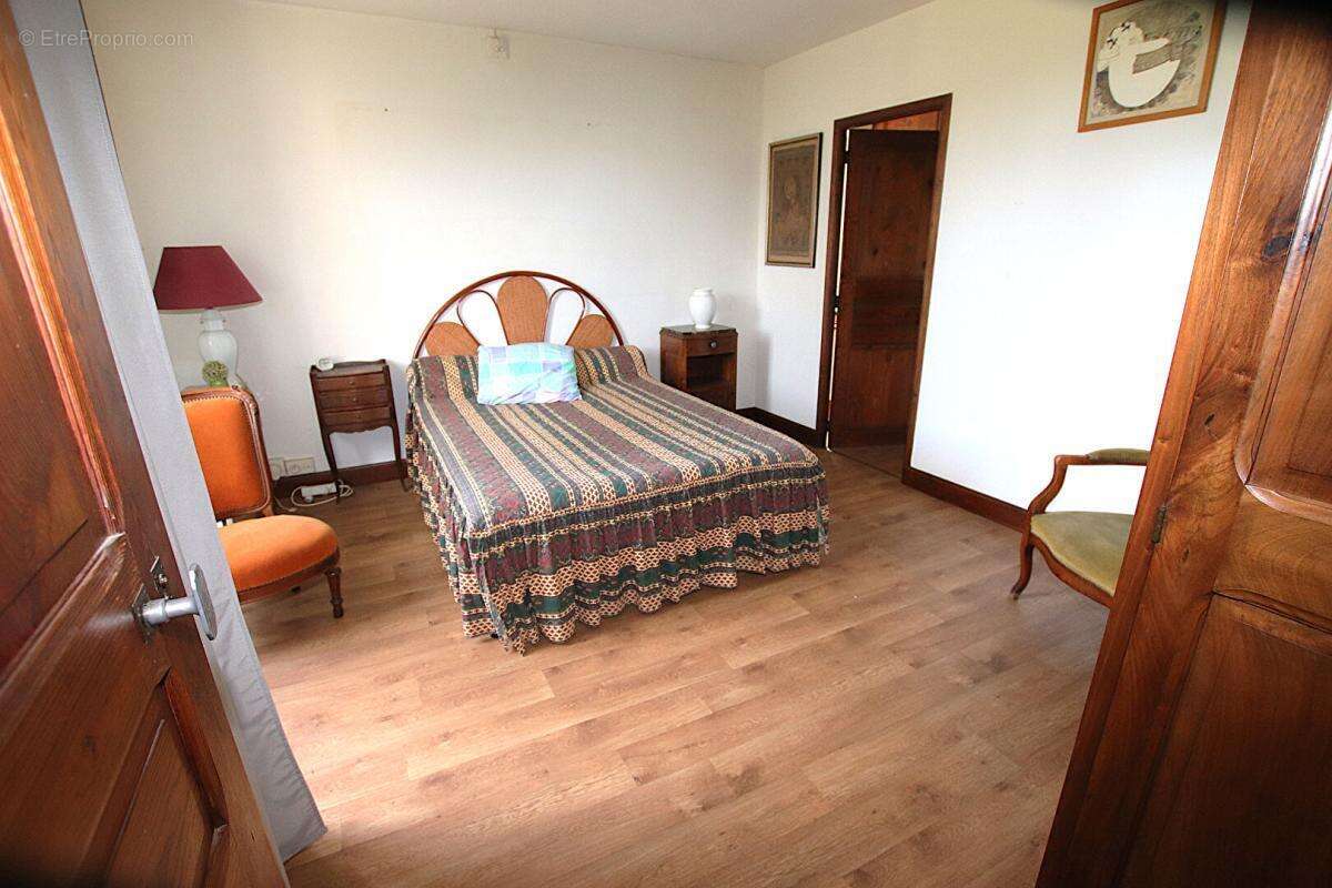 Ensemble immobilier de 193m2 + garage 100m2 - 5 logements - photo 8