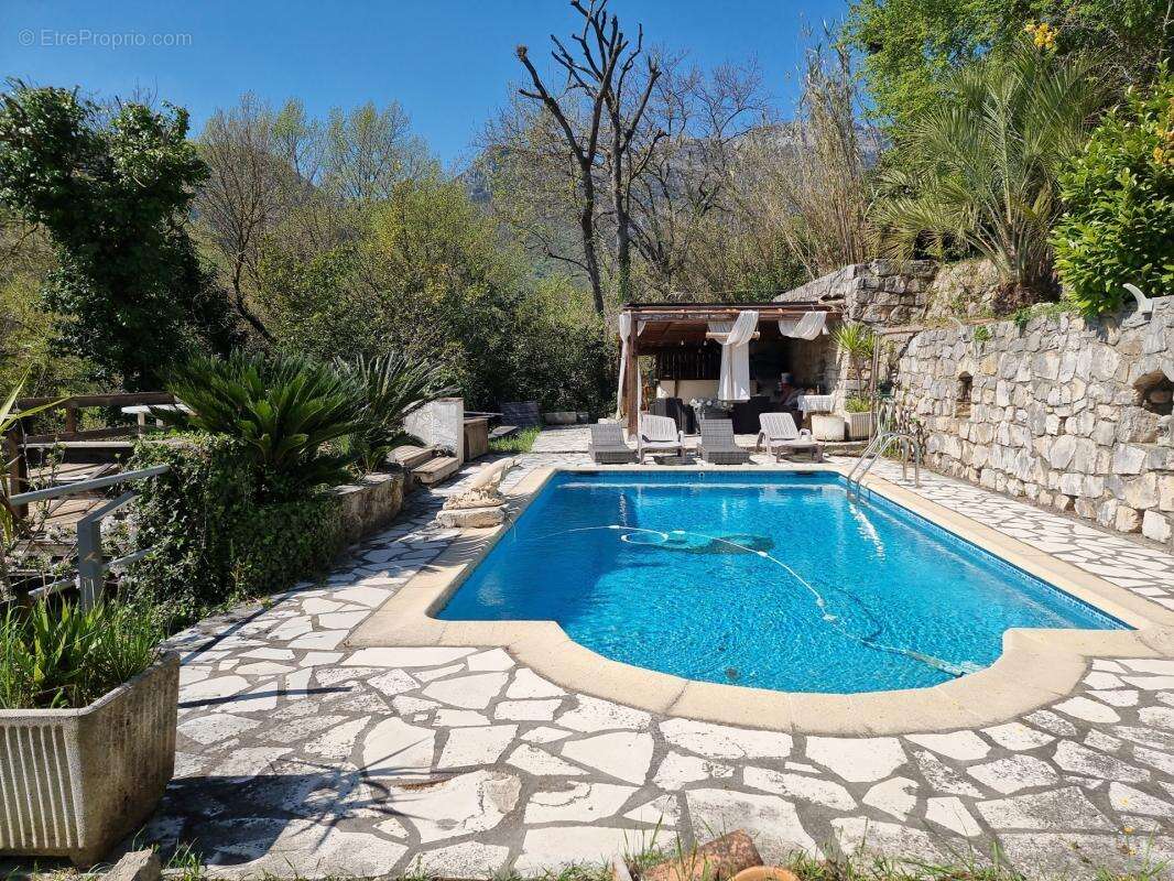 Maison à TOURRETTES-SUR-LOUP