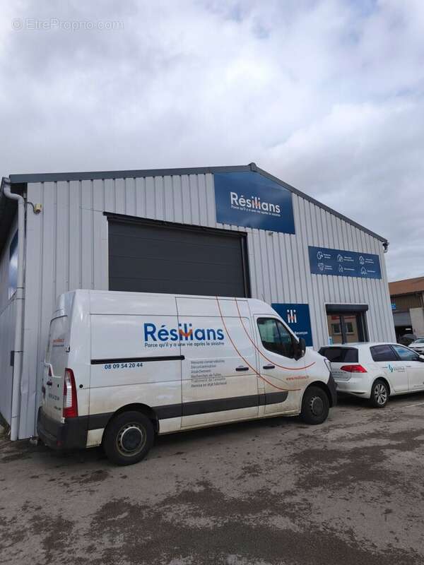 1000001428 - Commerce à THISE