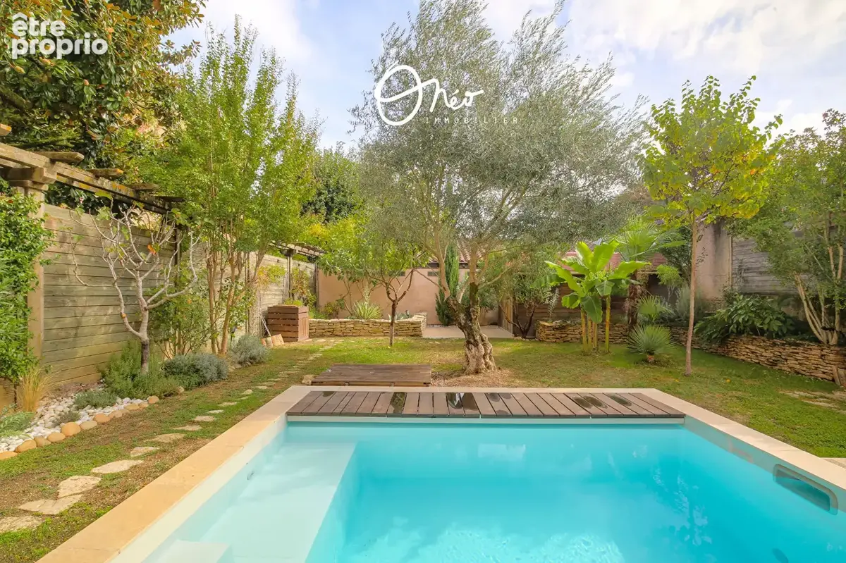 Mions - Coeur village / Château - Maison de charme 4 pièces avec piscine et garage - photo 1