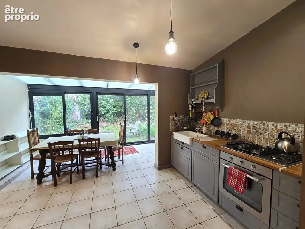 Spacieuse maison de ville avec cour privative et Garage - photo 3