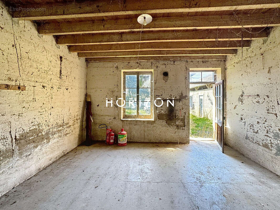 Maison 328 m² à Cormoranche-Sur-Saone  - photo 3