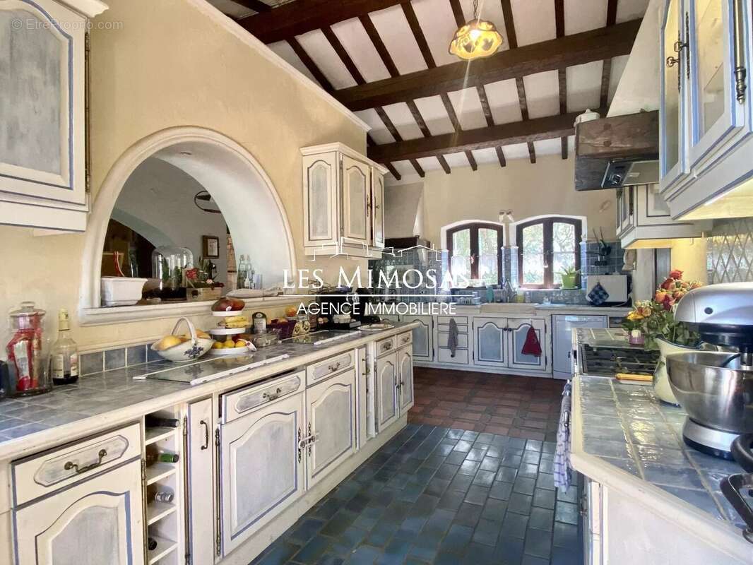 Maison à ROQUEBRUNE-SUR-ARGENS