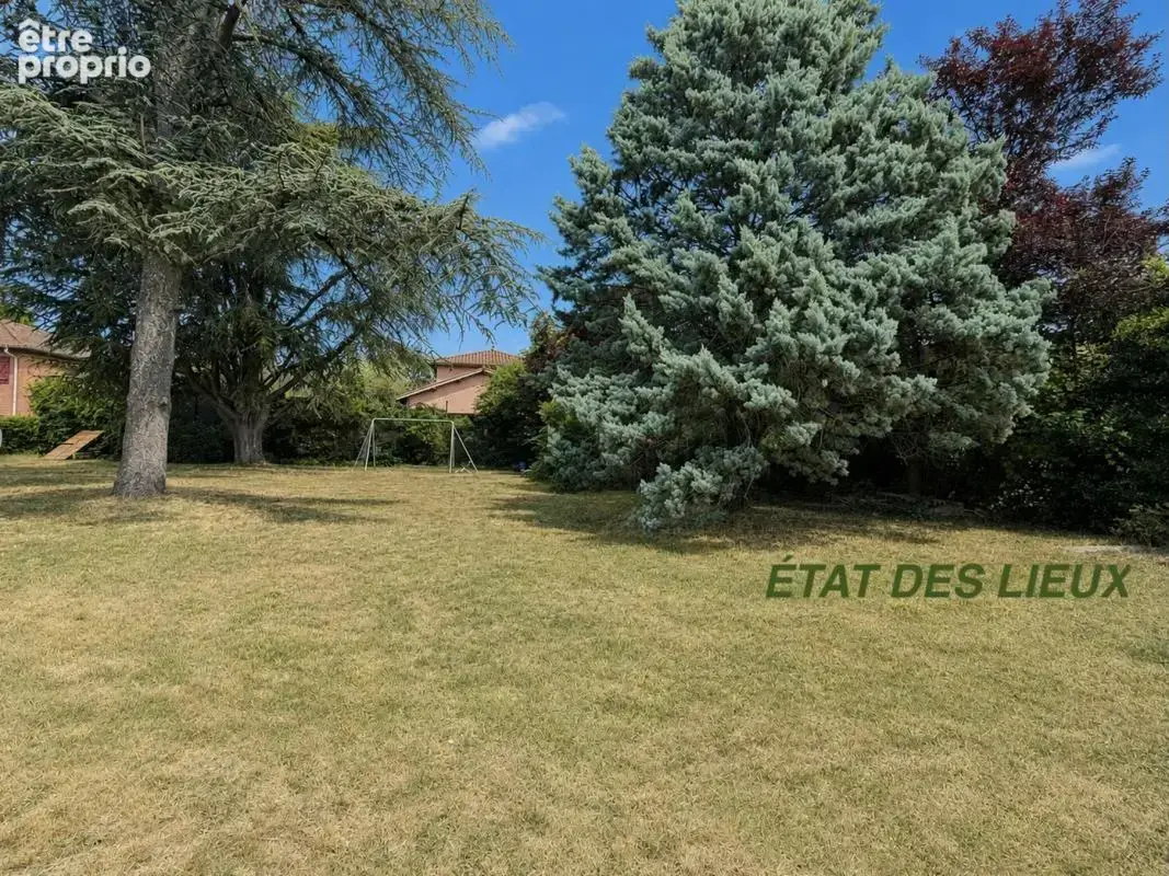 Terrain à DECINES-CHARPIEU