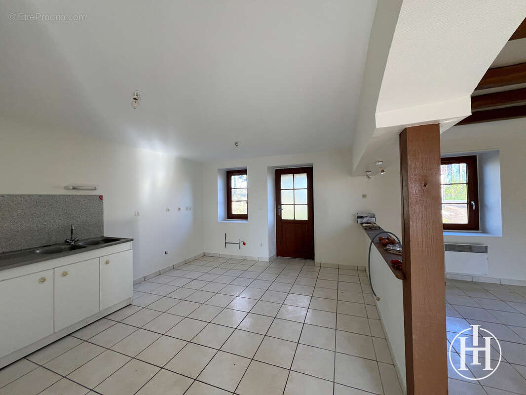 Maison à SAINT-PIERRE-LES-ETIEUX