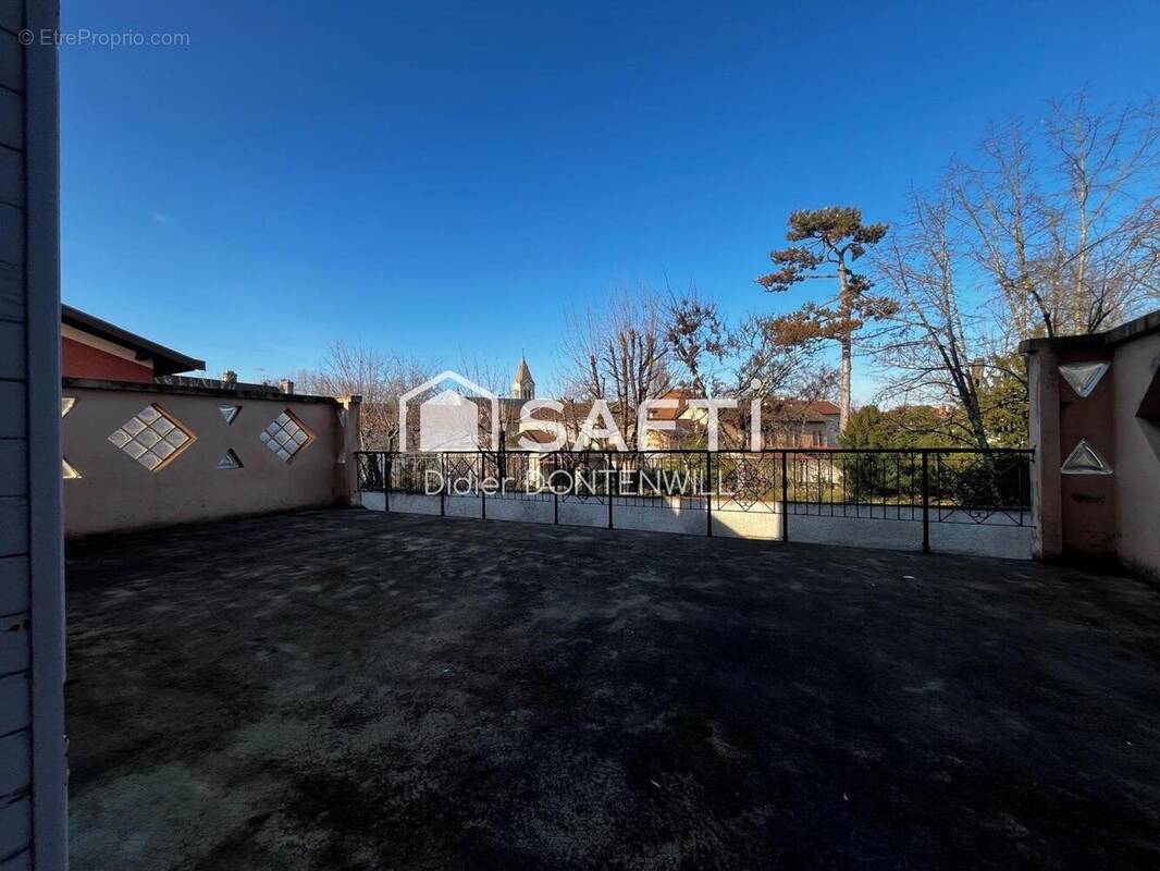 Photo 1 - Appartement à PONT-DE-CHERUY
