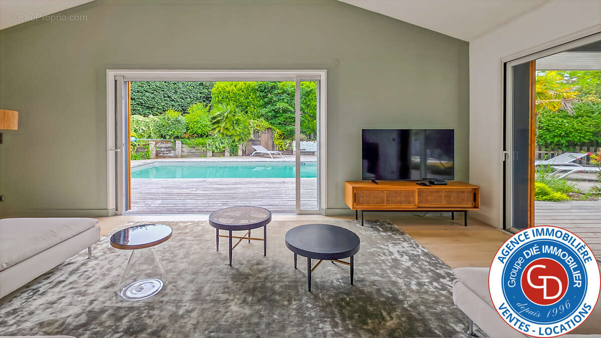 Magnifique villa rénovée avec 5 chambres, piscine et garage - photo 12