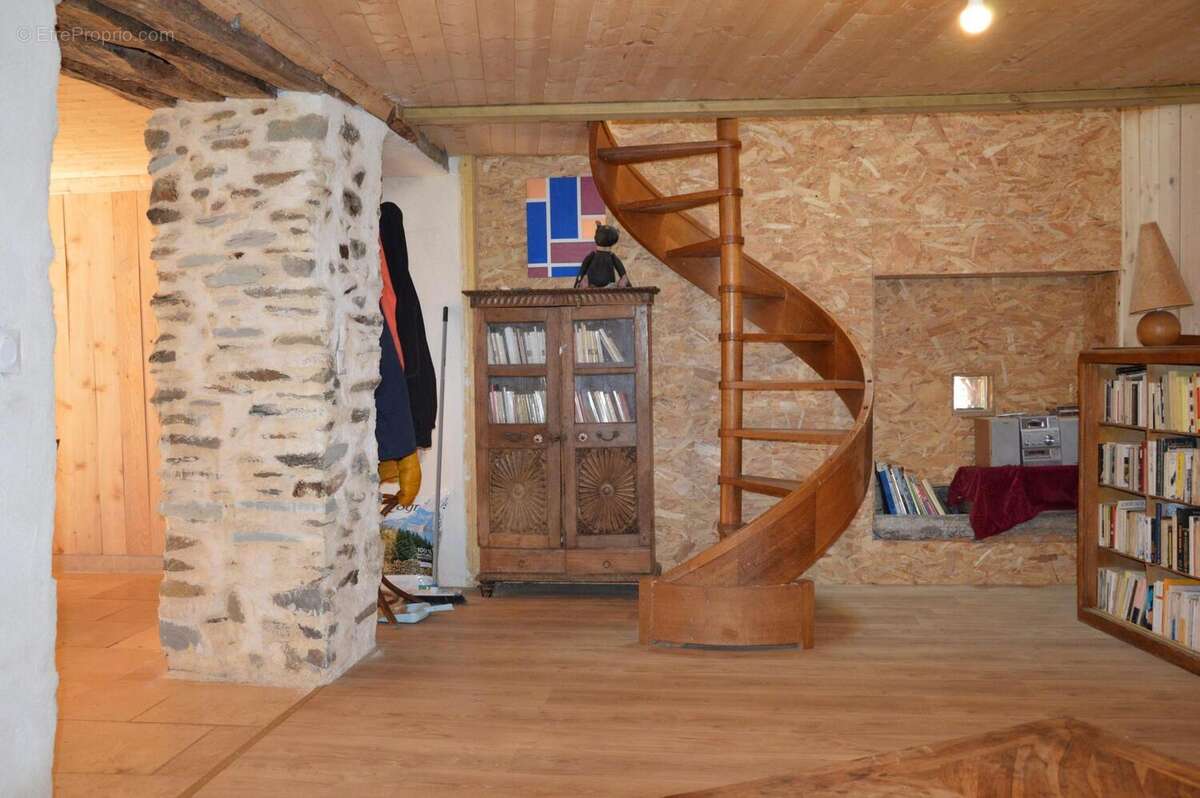 Maison 164 m² à Peux-Et-Couffouleux  - photo 7