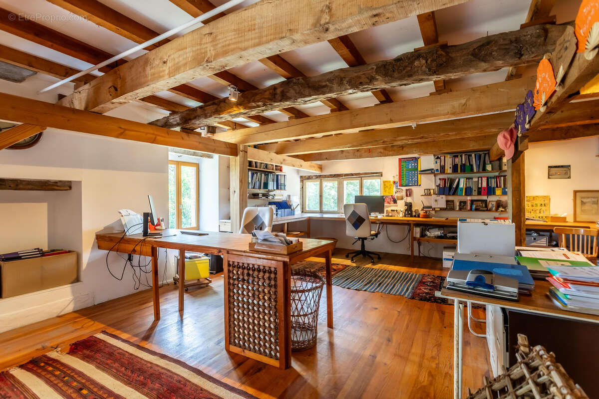 Maison de campagne avec annexes, piscine, grange et vue - photo 33